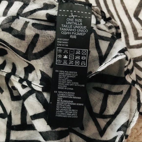 Forever 21 Aztec Scarf - Picture 3 of 4